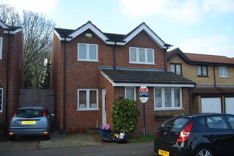 4 bedroom semi-detached house to rent, Express Drive, Ilford