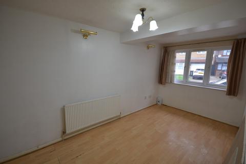 4 bedroom semi-detached house to rent, Express Drive, Ilford