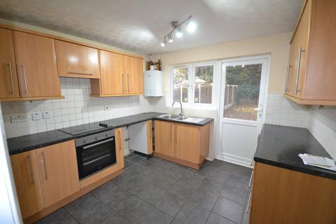 4 bedroom semi-detached house to rent, Express Drive, Ilford