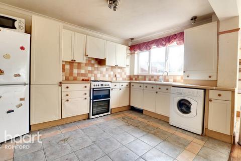 90 Douglas Road, Hornchurch, RM11 1AR