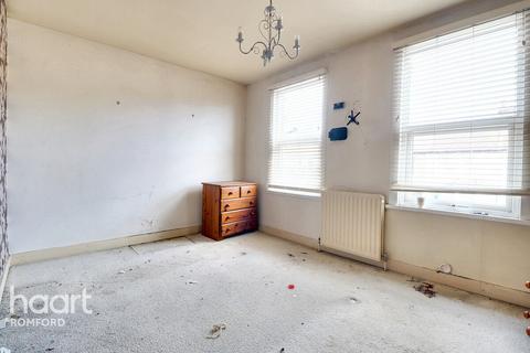 90 Douglas Road, Hornchurch, RM11 1AR