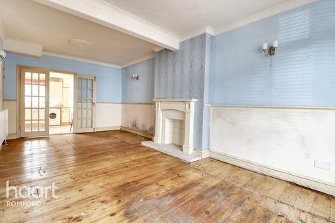 90 Douglas Road, Hornchurch, RM11 1AR