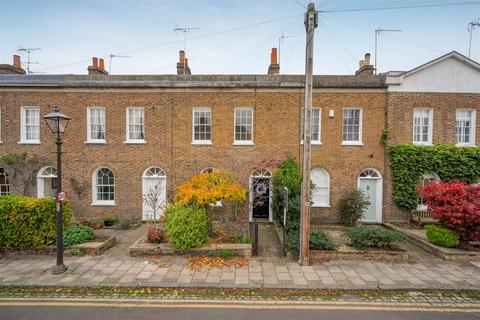 3 bedroom terraced house to rent, Adelaide Square, Windsor