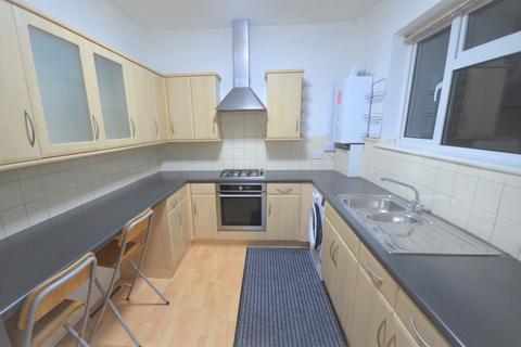 2 bedroom flat to rent, Ilford, IG6