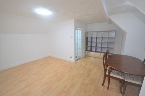 2 bedroom flat to rent, Ilford, IG6