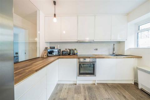 3 bedroom flat to rent, Gloucester Terrace, London W2