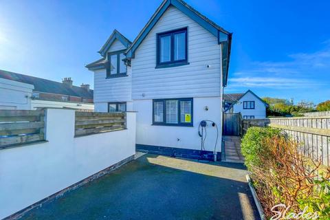 3 bedroom detached house to rent, The old Bake House Mews, Highcliffe , Dorset