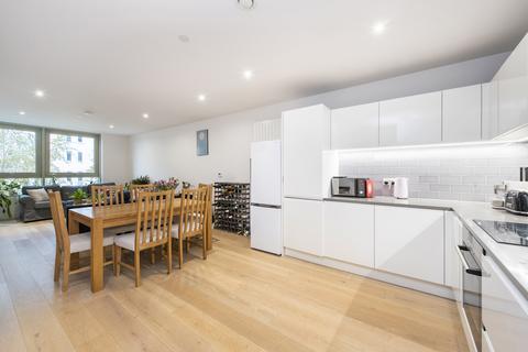 3 bedroom flat for sale, Corsair House, 5 Starboard Way, London