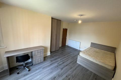 10 bedroom flat to rent, Egerton Road, Manchester M14