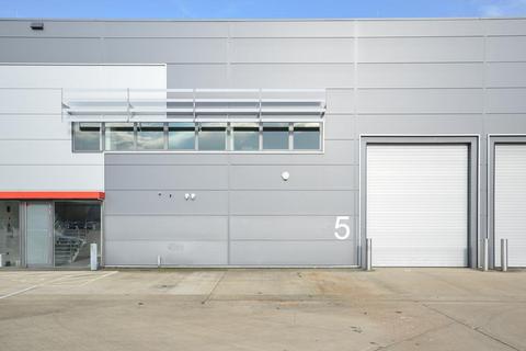 Warehouse to rent, Thornton Chase, Milton Keynes MK14