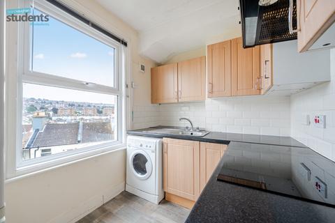 3 bedroom terraced house to rent, Roundhill Crescent, Brighton BN2