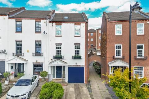 3 bedroom terraced house for sale, Dobson Crescent, St. Peters Basin, Newcastle Upon Tyne