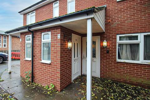 2 bedroom flat for sale, Yew Tree Lane, BILSTON, WV14 8RF