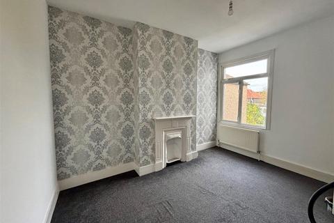 2 bedroom flat to rent, Northview Drive, Westcliff-On-Sea