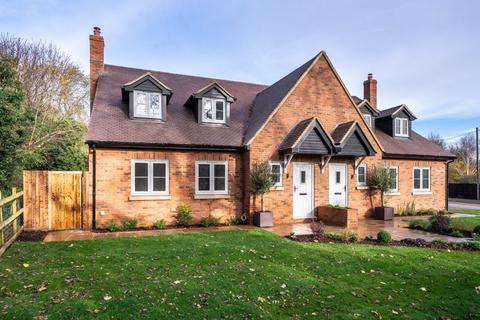 3 bedroom semi-detached house for sale, Common Road, Kensworth Village