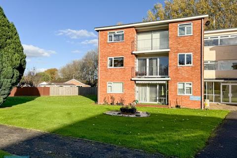 2 bedroom apartment for sale, Windsor Close, Taunton