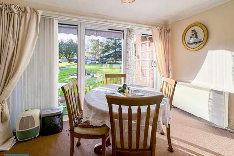 2 bedroom apartment for sale, Windsor Close, Taunton