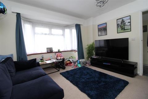 2 bedroom detached bungalow to rent, Mayfield Road, Herne Bay