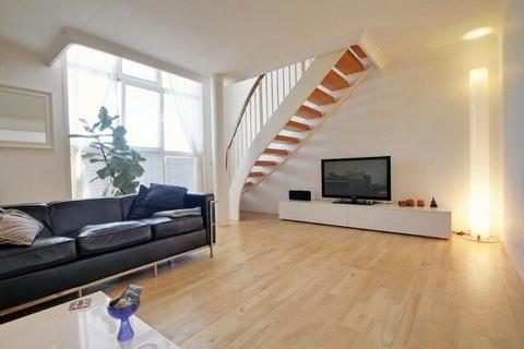 2 bedroom duplex to rent, Riverside two bedroom maisonette on Queen of Denmark Court, Surrey Quays