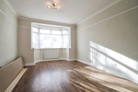 3 bedroom terraced house to rent, Currey Road, Greenford