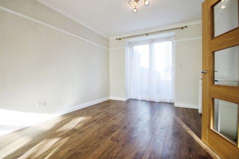 3 bedroom terraced house to rent, Currey Road, Greenford