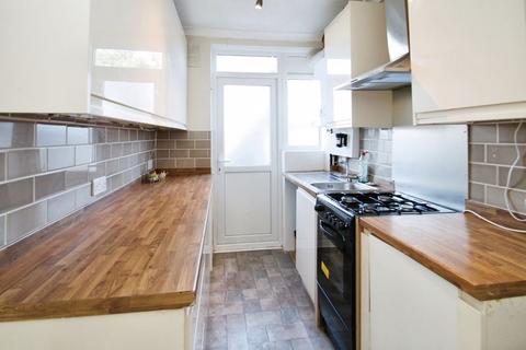 3 bedroom terraced house to rent, Currey Road, Greenford