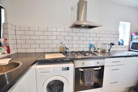 Studio to rent, Tachbrook Road, Uxbridge