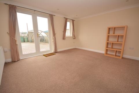 2 bedroom apartment to rent, Arctic Road, Cowes