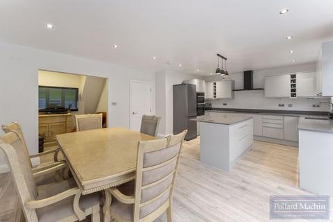 4 bedroom detached house for sale, Brancaster Lane, Purley