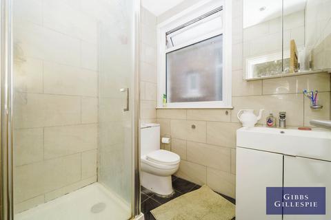 2 bedroom maisonette to rent, Pinner Road, Harrow, HA1 4JT