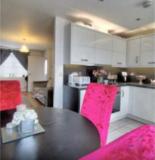 2 bedroom flat to rent, Vauxhall Way -  LU6 1BF