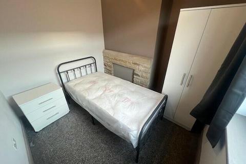 5 bedroom house share to rent, Cemetery Road, Normanton