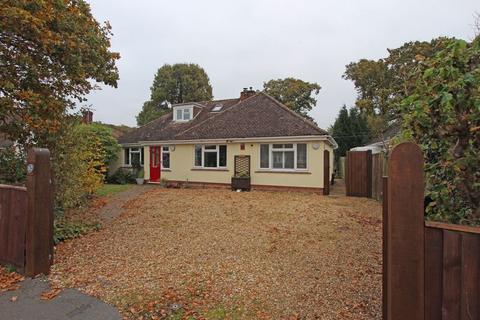 3 bedroom detached house to rent, Oakwood Avenue, New Milton