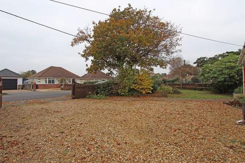 3 bedroom detached house to rent, Oakwood Avenue, New Milton