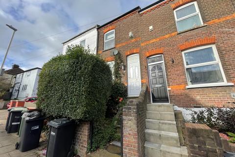 2 bedroom terraced house to rent, Milton Road - 2 bed terraced House - Central Luton - LU1 - part furnished