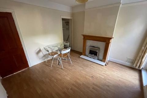 2 bedroom terraced house to rent, Milton Road - 2 bed terraced House - Central Luton - LU1 - part furnished