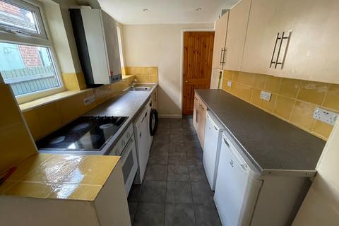 2 bedroom terraced house to rent, Milton Road - 2 bed terraced House - Central Luton - LU1 - part furnished