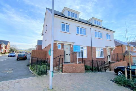 4 bedroom semi-detached house to rent, Clos Coed Bychan, St Fagans