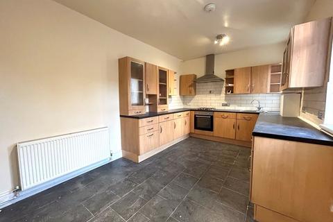 4 bedroom terraced house to rent, Gladstone Road, Manchester