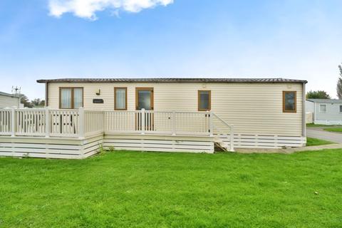 3 bedroom park home for sale, Mallard Lake. Cotswold Hoburne, Cotswold Lakes