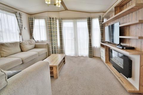 3 bedroom park home for sale, Mallard Lake. Cotswold Hoburne, Cotswold Lakes