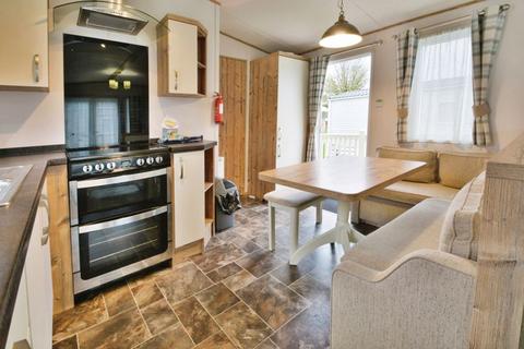 3 bedroom park home for sale, Mallard Lake. Cotswold Hoburne, Cotswold Lakes