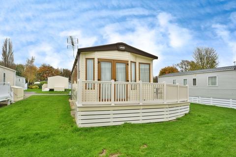 3 bedroom park home for sale, Mallard Lake. Cotswold Hoburne, Cotswold Lakes