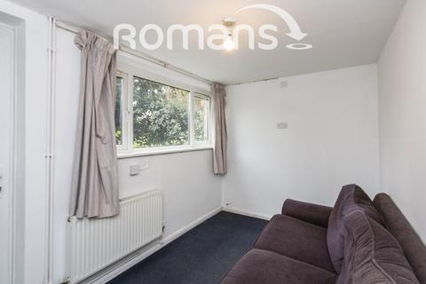 1 bedroom in a house share to rent, Dollis Drive, Farnham