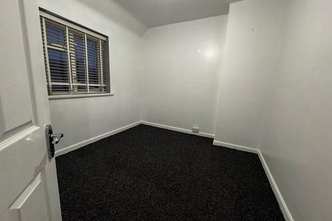 3 bedroom house to rent, Valence Avenue, Dagenham RM8