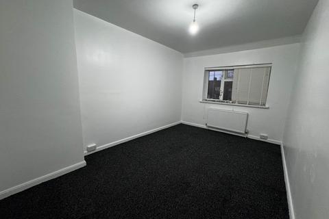 3 bedroom house to rent, Valence Avenue, Dagenham RM8