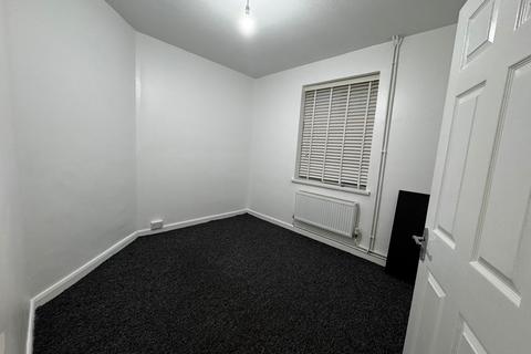 3 bedroom house to rent, Valence Avenue, Dagenham RM8