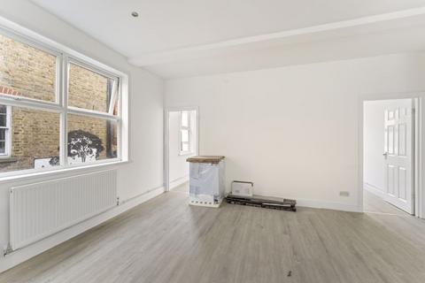 2 bedroom flat to rent, High Street, Sutton SM1 1NT