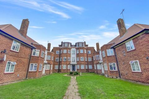 2 bedroom flat for sale, Vicarage Farm Road, Hounslow, TW4