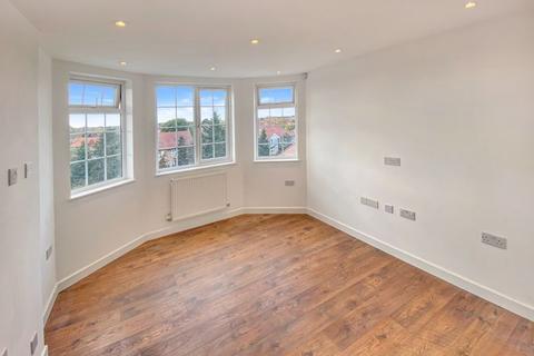 2 bedroom flat for sale, Vicarage Farm Road, Hounslow, TW4